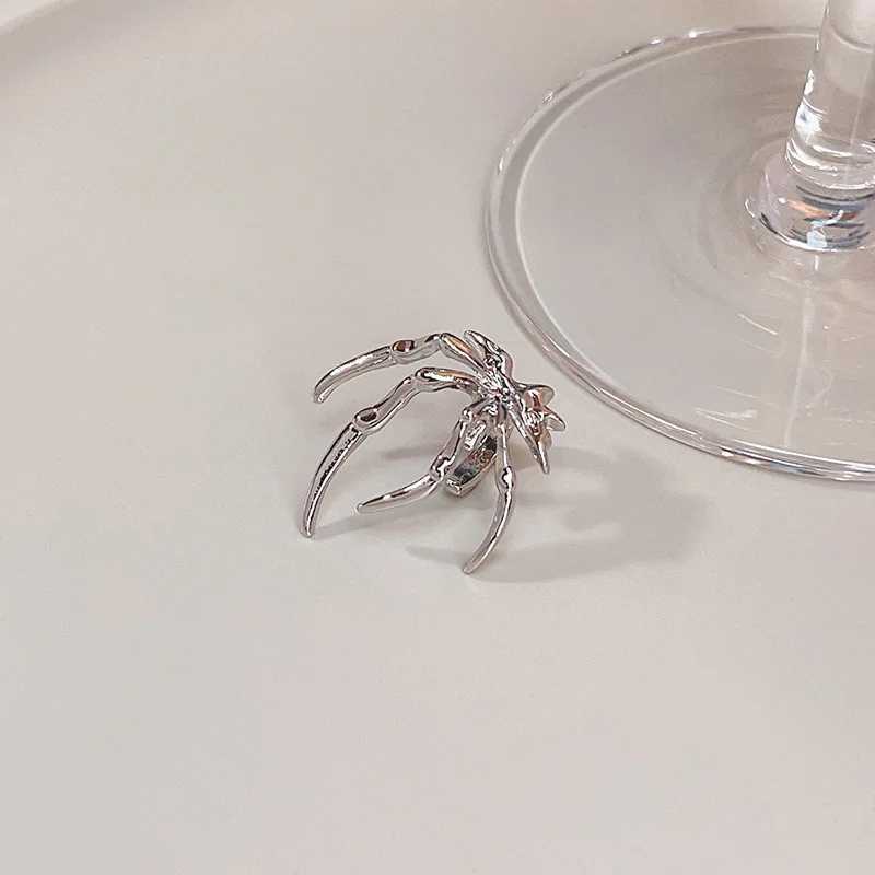 Personalized design spider ear cuffs without perforations earrings 2023 fashion cool punk gothic unique metal ear clip W241017