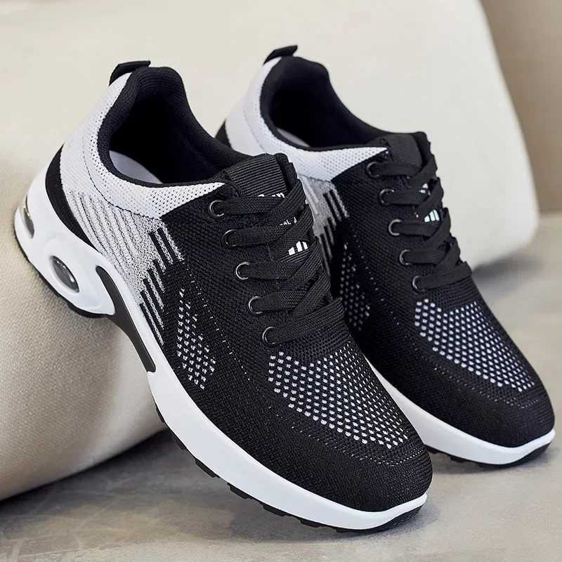 New running shoes womens breathable sports shoes summer lightweight mesh air cushion womens sports shoes outdoor lace training shoes Y241017