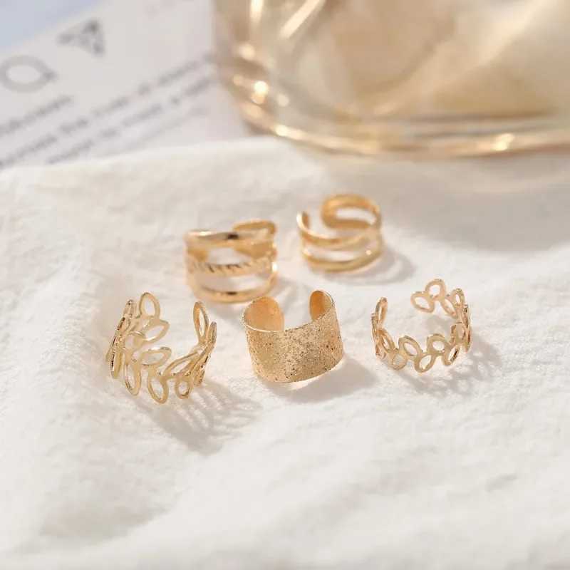 5 silver leaf clip earrings suitable for women creative and simple C-ear sleeves non perforated ear clip set trendy jewelry gifts W241017