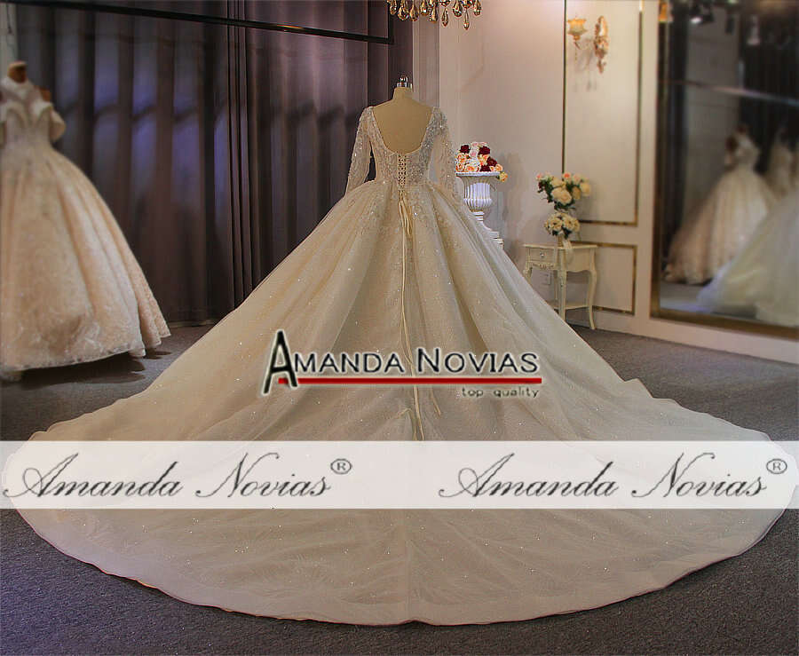 New Design Lace Appliques Ball Gown Wedding Dress With Long Sleeve