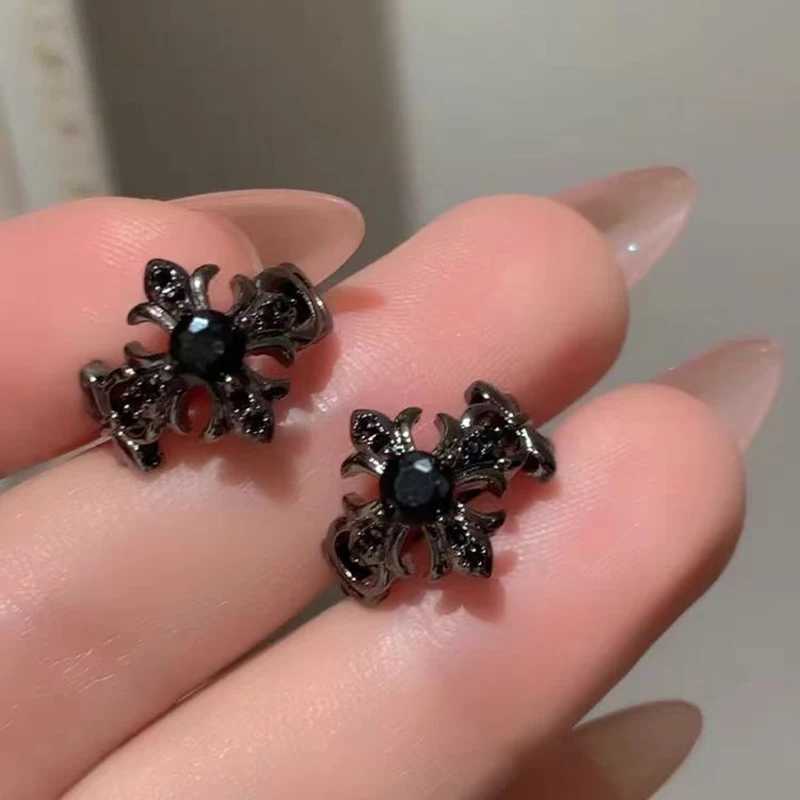 Gun black cross shaped earbud clip for womens couple earrings punk gothic personality sweet creativity anniversary jewelry gift W241017