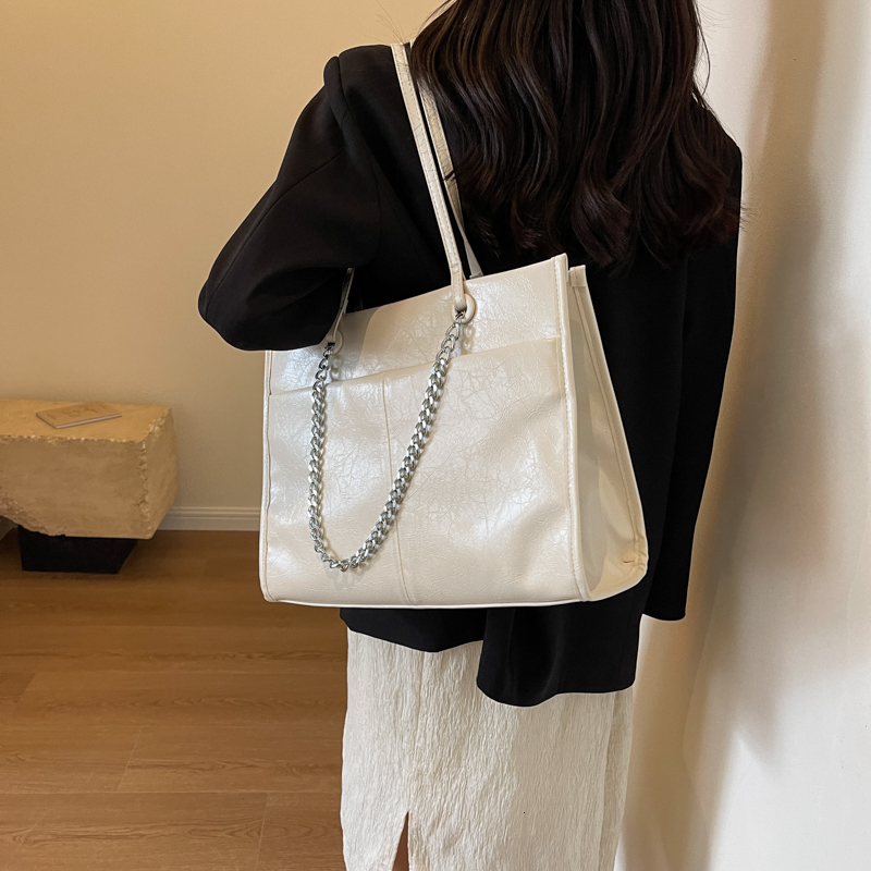 LEFTSIDE Sier Big Leather Tote Bags For Women 2023 Y2k Fashion Solid Color Shoulder Bag Female Chain Handbags
