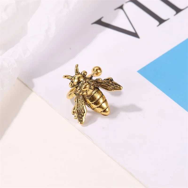 Creative and personalized retro ear clips old alloy bee earrings womens fashionable U-shaped single bag insect ear bone clips W241017