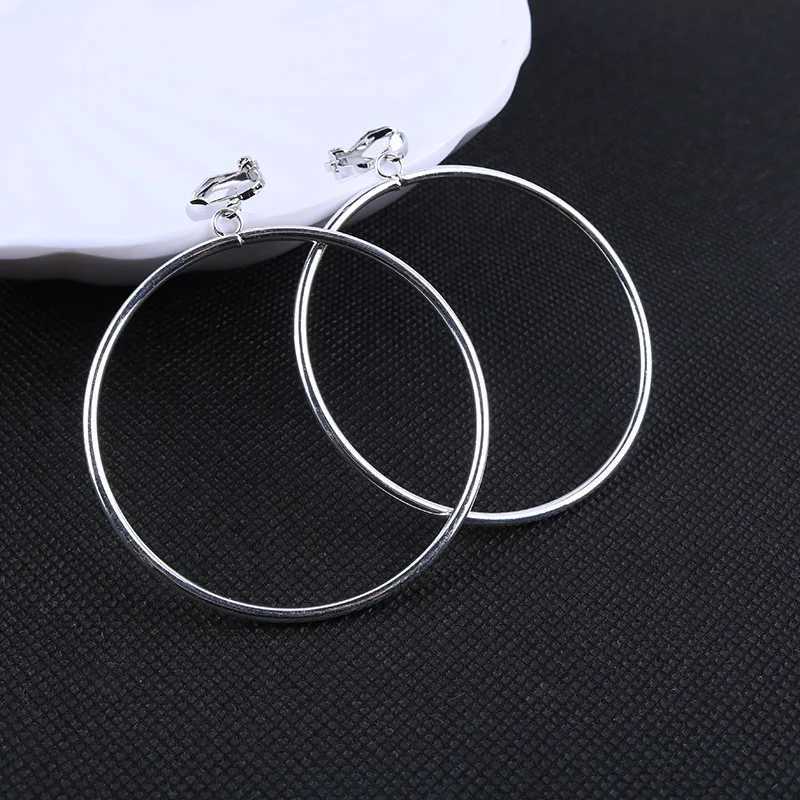 Classic geometric round clip earrings without perforations metal simple large earrings suitable for womens parties minimalist fashion jewelry W241017