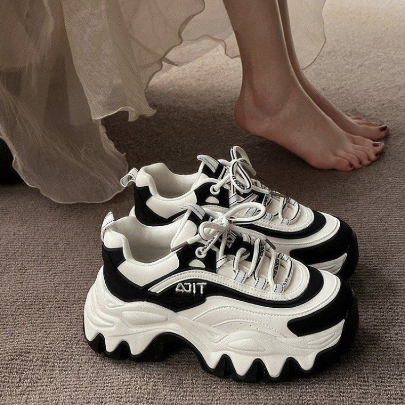 2024 Autumn Women's Thick Soled Height Increasing Versatile Retro Casual Sports Shoes