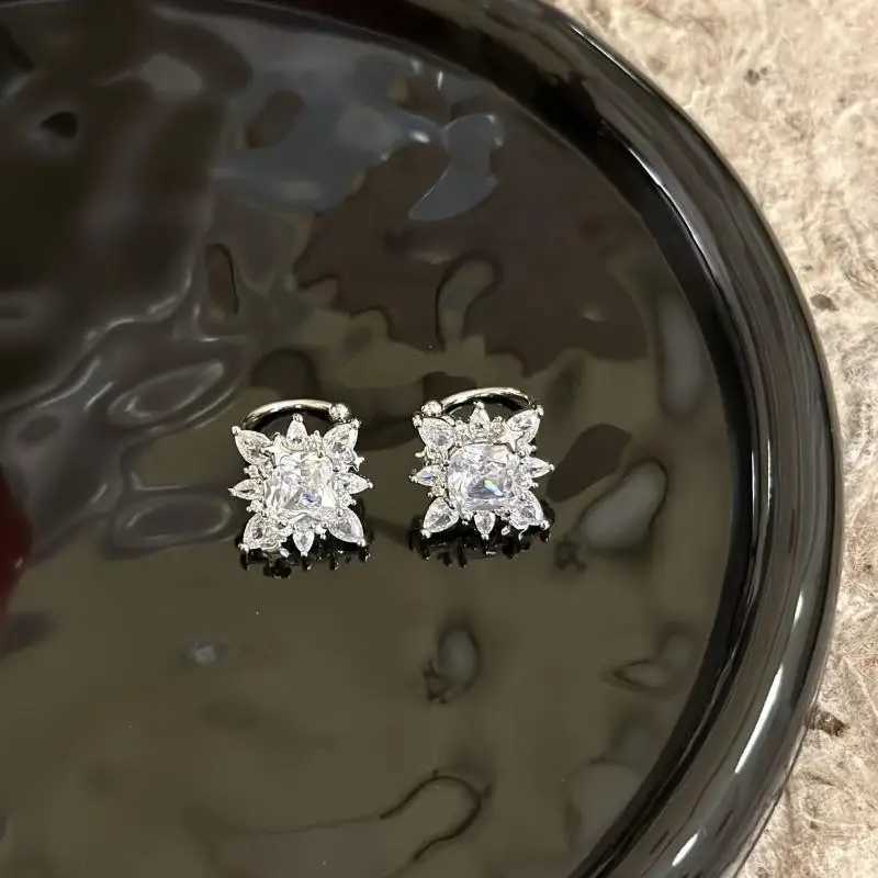 Luxury womens crystal white zircon square clip earrings womens silver earrings cuffs non perforated earrings wedding jewelry W241017