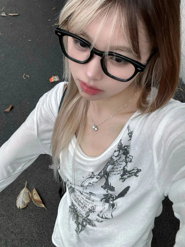 QWEEK Gothic graphic Harajuku T-shirt for women Grunge Y2k streetwear loose long sleeved top 2024 fashion Korean K-pop 2000 241017