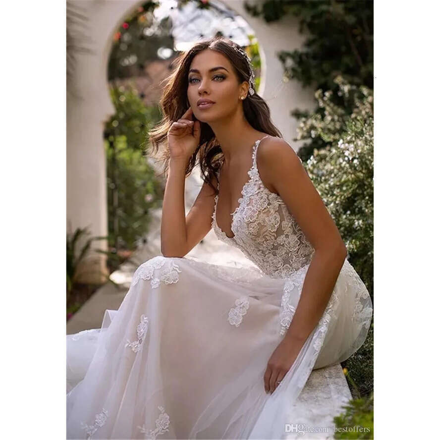Vintage Spaghetti Straps 2021 Lace A E Dresses Tulle Applique Rufflescourt Train Garden Wedding Bridal Gowns Bm1639 pplique