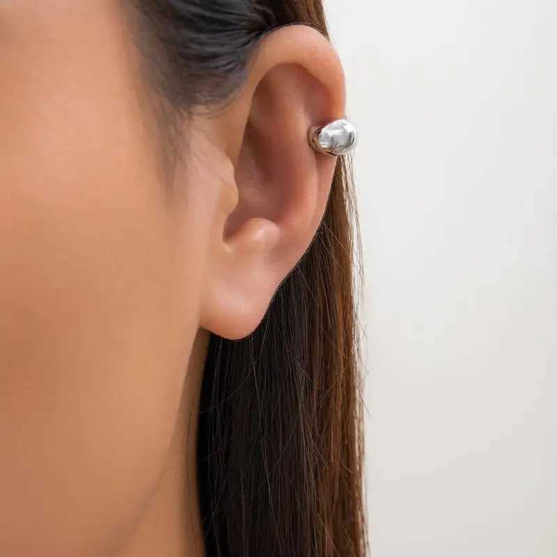 1 gold smooth water droplet clip earrings Gothic C-shaped earrings with thick screw cuffs suitable for womens party jewelry gifts W241017