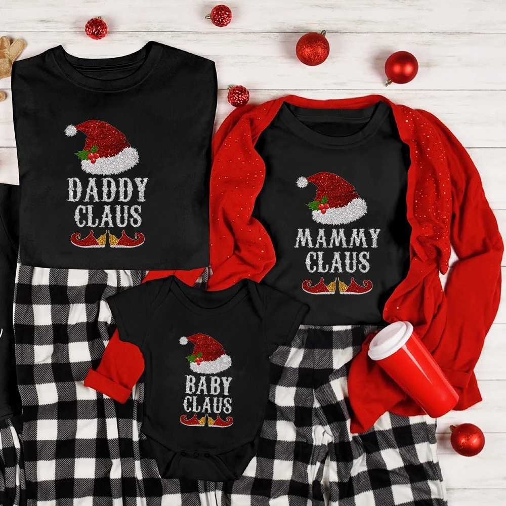 Merry Christmas Dad Mom Baby T-shirt Dad Klaus Mom Klaus Dad Santa Claus W241015