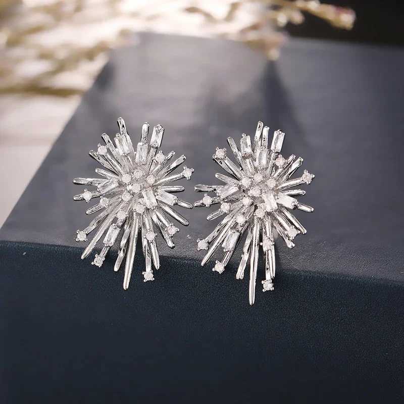Fashionable Korean personalized fireworks clip earrings non perforated brass inlaid zirconia earrings suitable for womens jewelry W241017