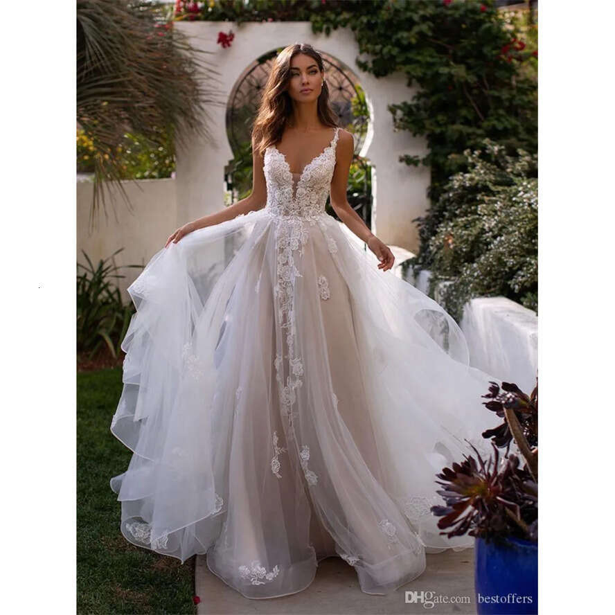 Vintage Spaghetti Straps 2021 Lace A E Dresses Tulle Applique Rufflescourt Train Garden Wedding Bridal Gowns Bm1639 pplique