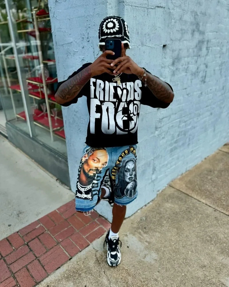 Retro Gothic letter pattern printed oversized Tshirt mens fashionable street hiphop loose and versatile short sleeved shirt 241017