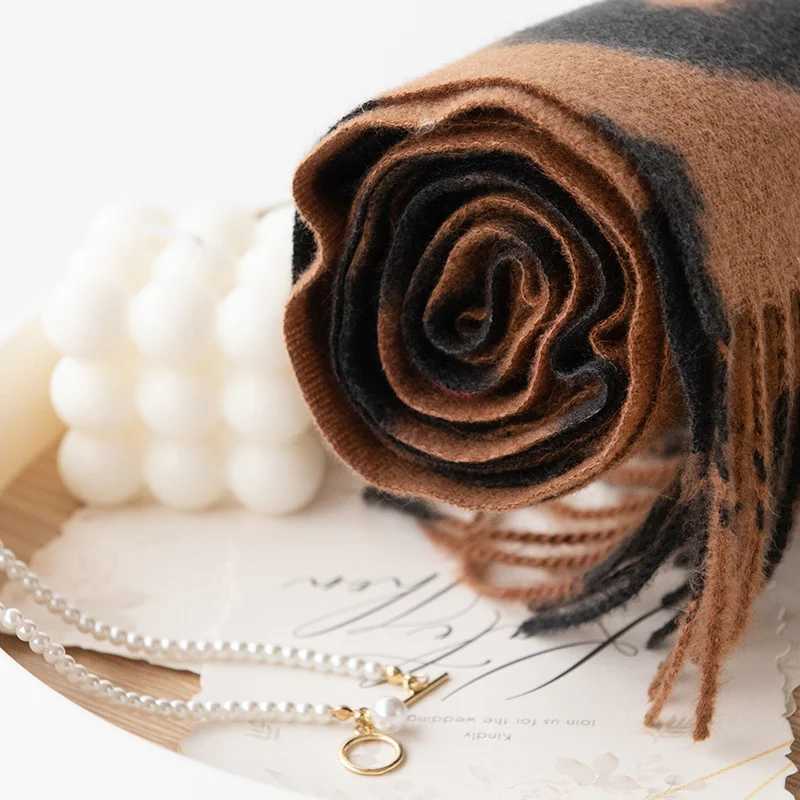 Fashionable brown leopard print Winter warm scarf outdoor headscarf tassel long shawl cashmere Pashmina headscarf X241017