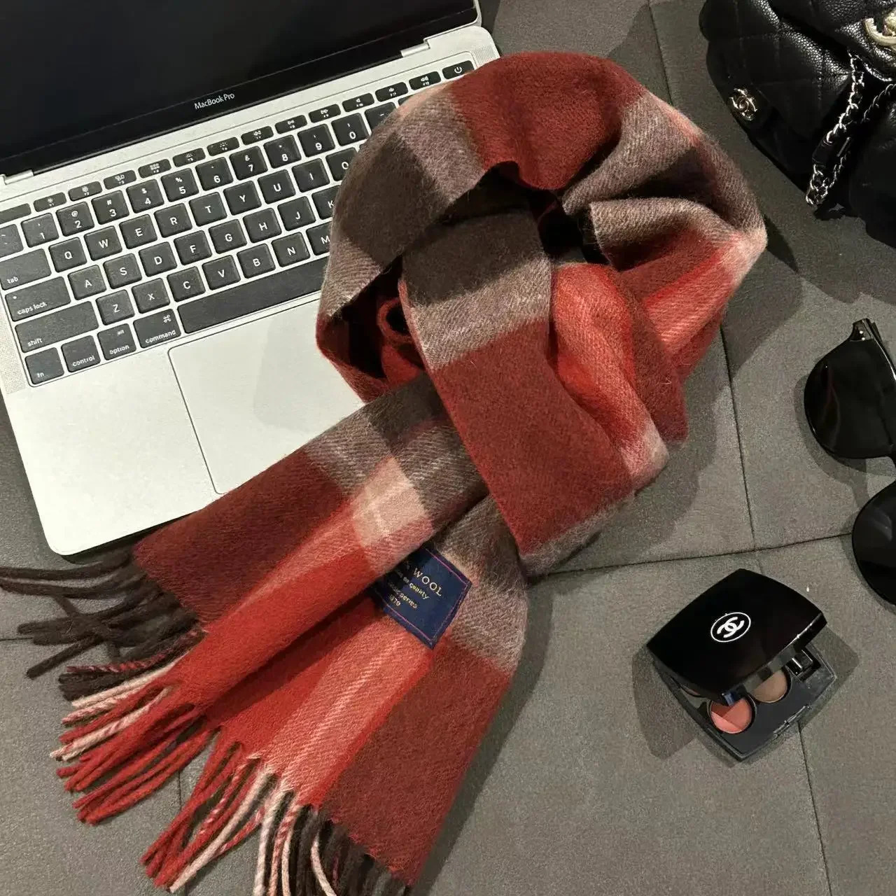 High quality 100% wool scarf mens autumn and winter UK version soft light warm muffler womens cashmere shawl 241009