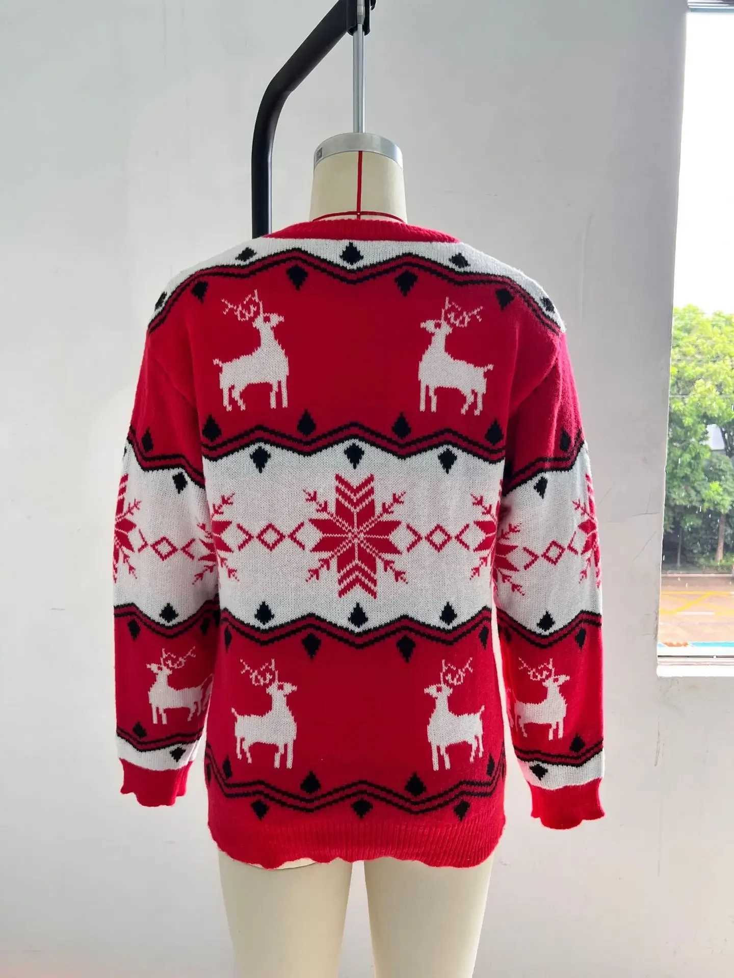 Christmas Family Sweater Mom Daughter Match Set Warm Thick Knitted Soft Jumper Mom and Me Clothes Pulling Christmas Appearance W241015