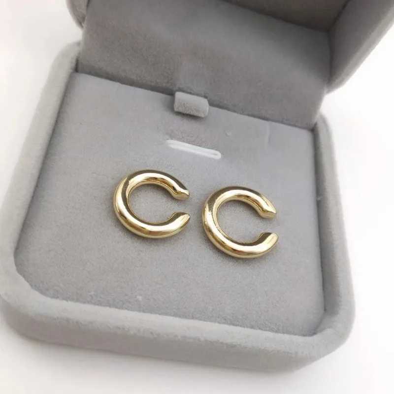 Unique false perforated metal ear clip asymmetric circular cartoon ear clip suitable for womens fashionable jewelry Christmas gifts W241017