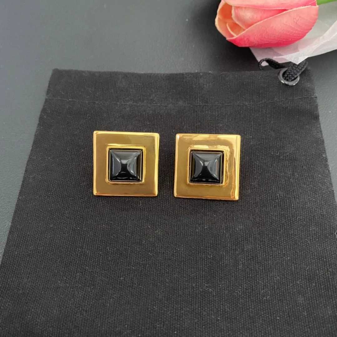 European and American retro temperature square earrings 2024 new simple and atmospheric earrings niche ear clip earrings W241017