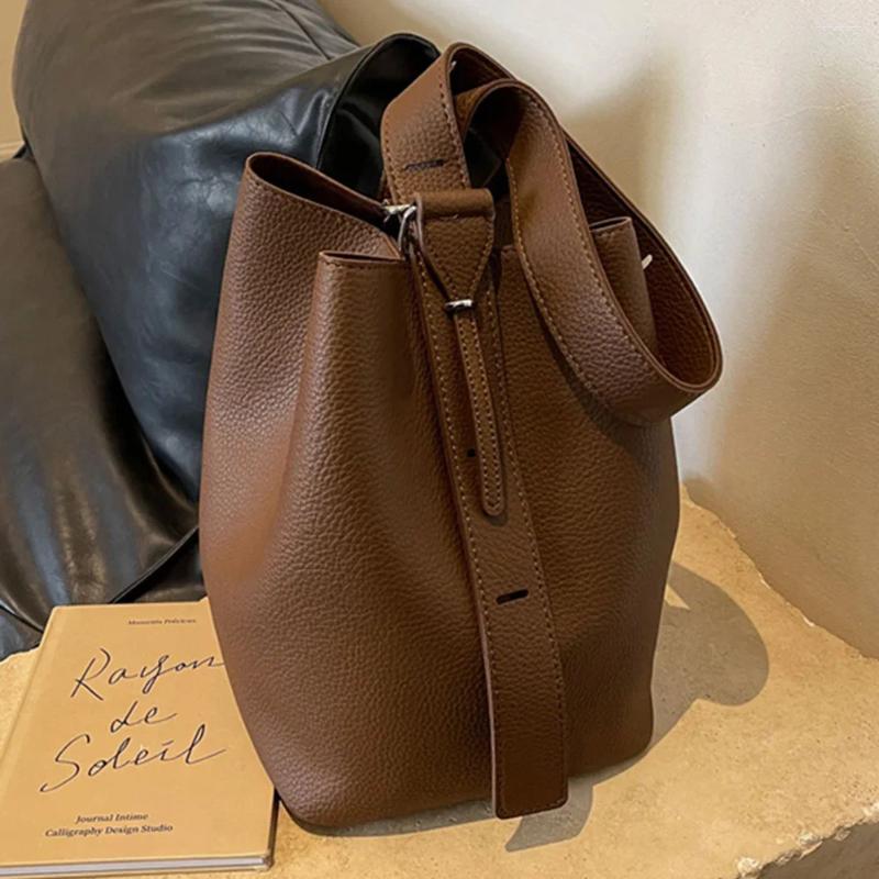 Evening Bags Retro Bucket Bag Women 2024 Advanced Texture Commuter Shoulder Messenger Adjusted Strap Handbag With Mini Purse