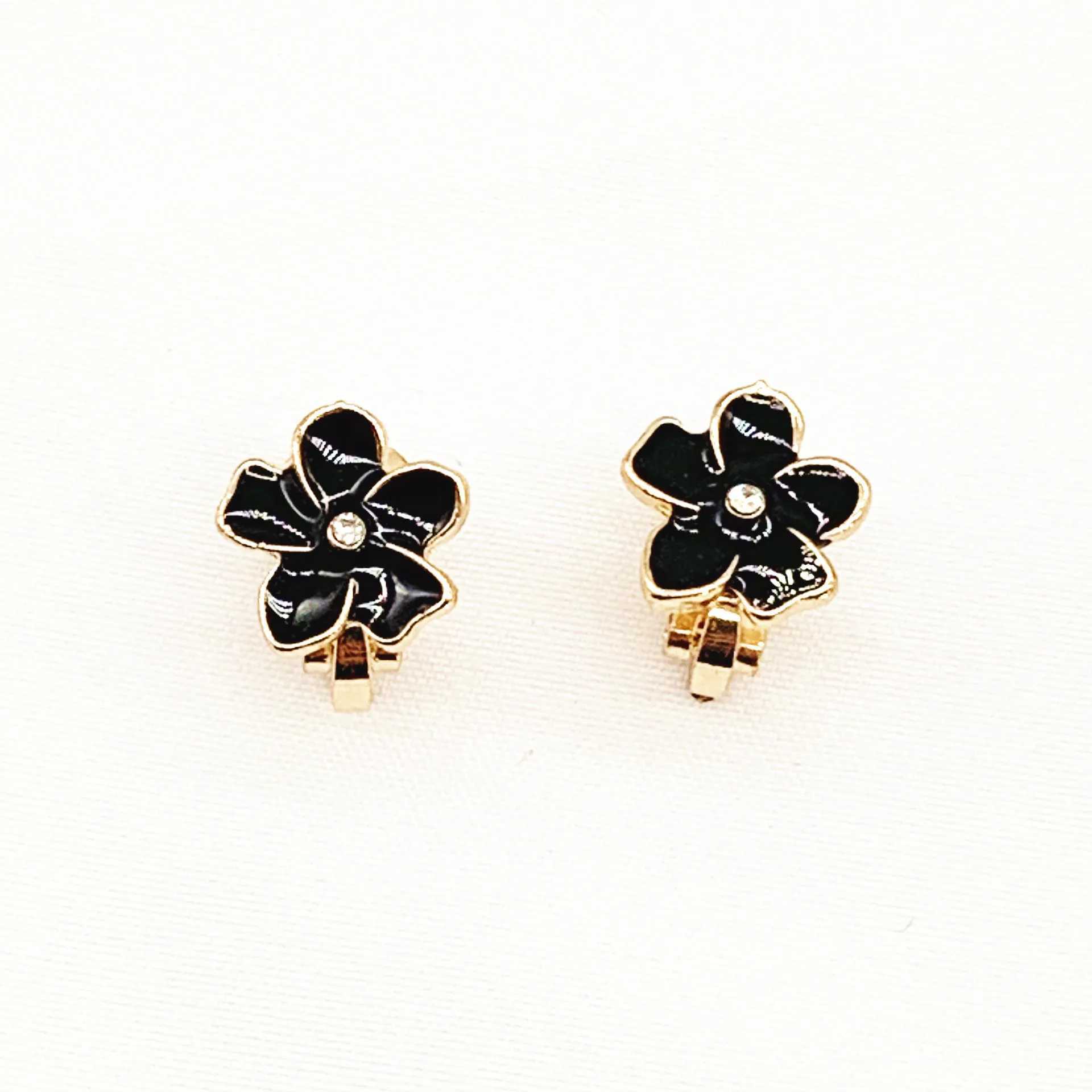 WENHQ Golden Cartoon Clip Girls Childrens Earrings Fashion Flower Fish Heart Crown Shape Non Perforated Cuff Earring Clip W241017