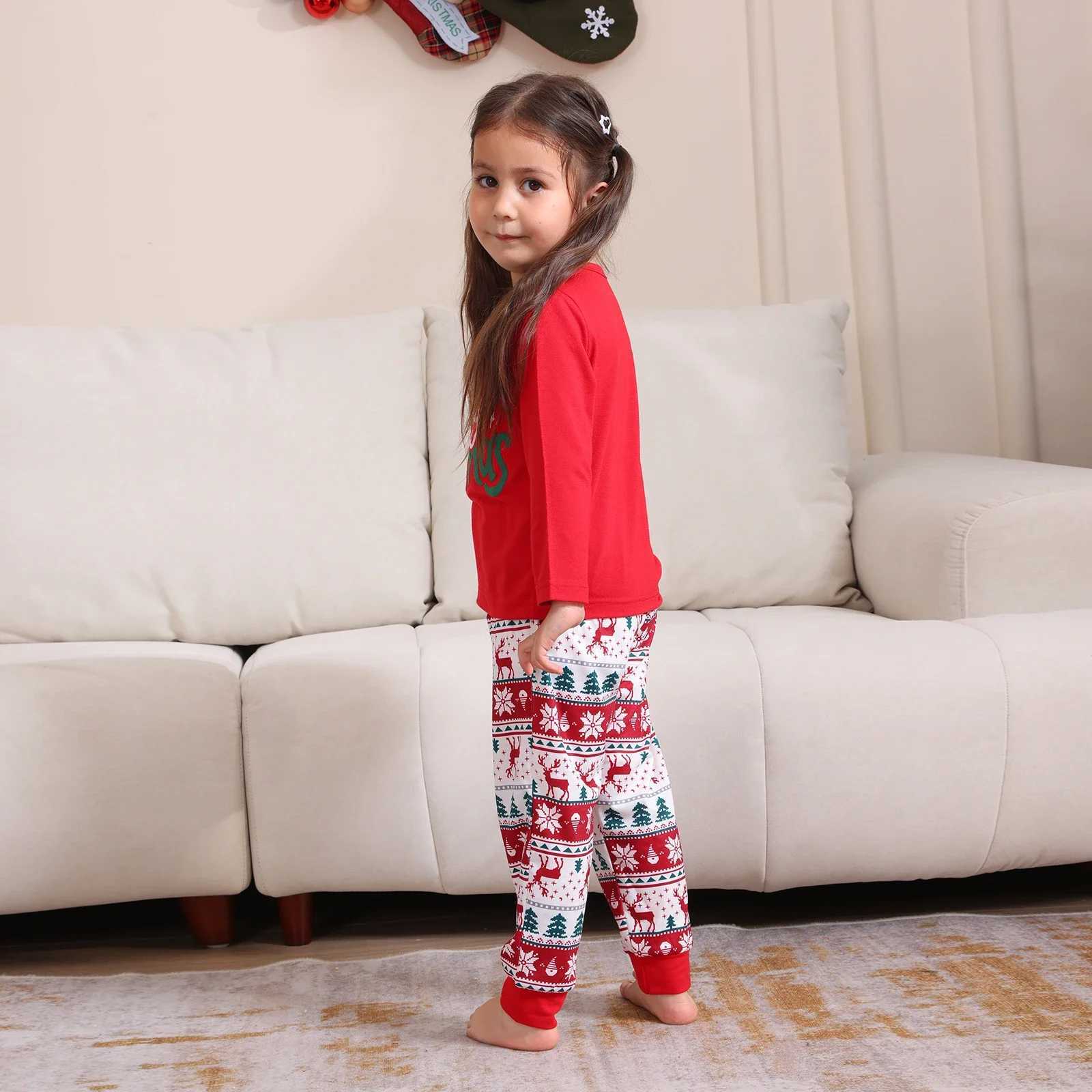 New 2024 Alphabet Printing Christmas Pajama Set for Mother Daughter Father Son Matching Set Soft Home Clothes 2-piece Set Pajama Home Appearance W2410