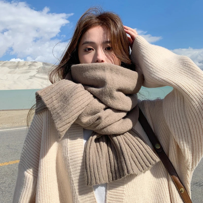 Latest style womens autumn and winter long scarf wool red green Christmas scarf style warm and soft wrapped shawl scarf 241009