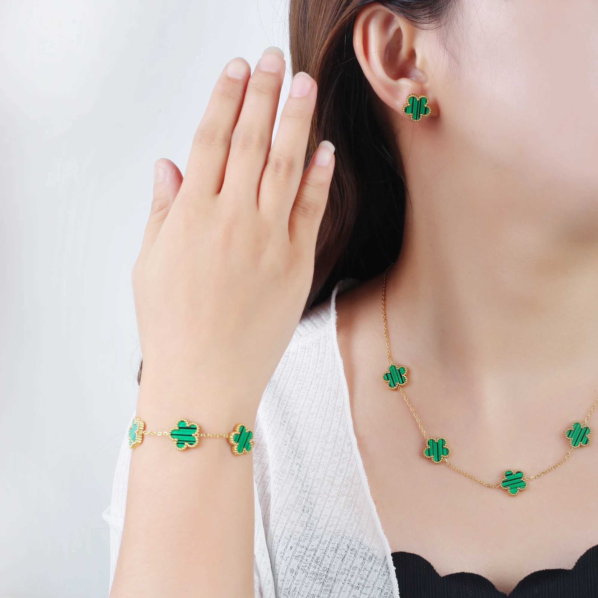 Bracelet Necklace Hot selling classic metal laser five leaf jewelry set high-quality stainless steel plum blossom clover H241119
