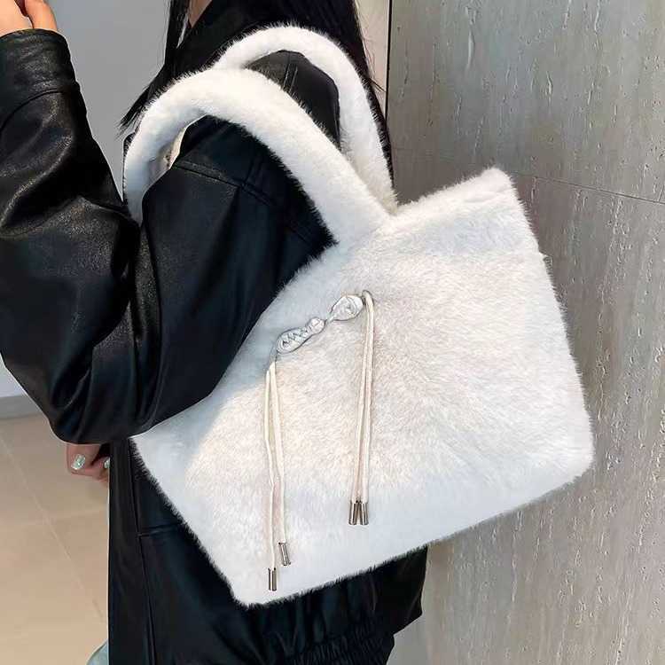 Underarm Plush Bag Women Korean Fashion Trend Large Capacity Tote Bag Cute Girl Single Shoulder Bag 241015