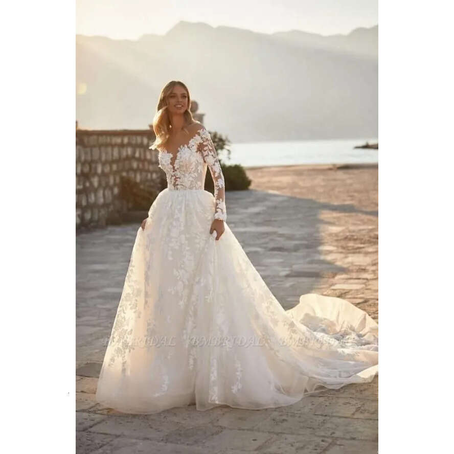 Lace Wedding Full Vintage Dresses Arabic Dubai Sheer Long Sleeve Appliques Sexy Open Back Bridal Gowns Custom Made Robes Plus Size Bc15738