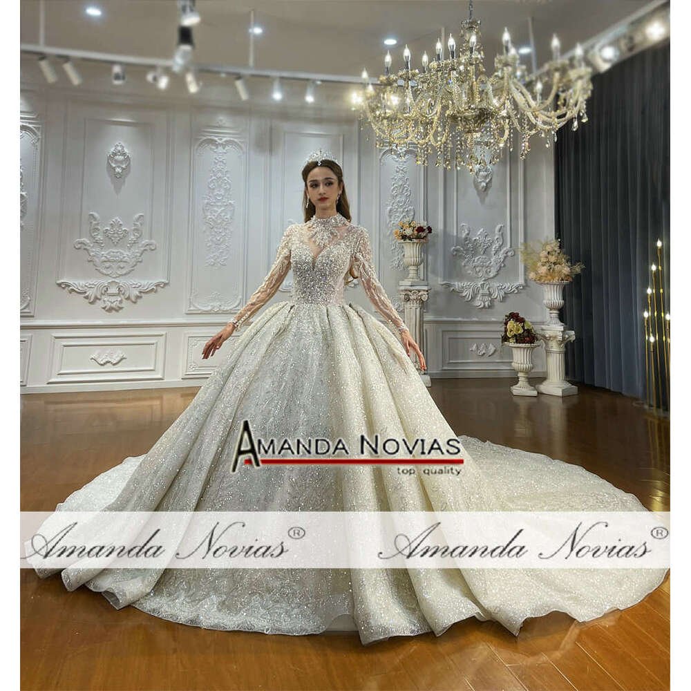 Beautiful Design Wedding Dress With Detachable Necke