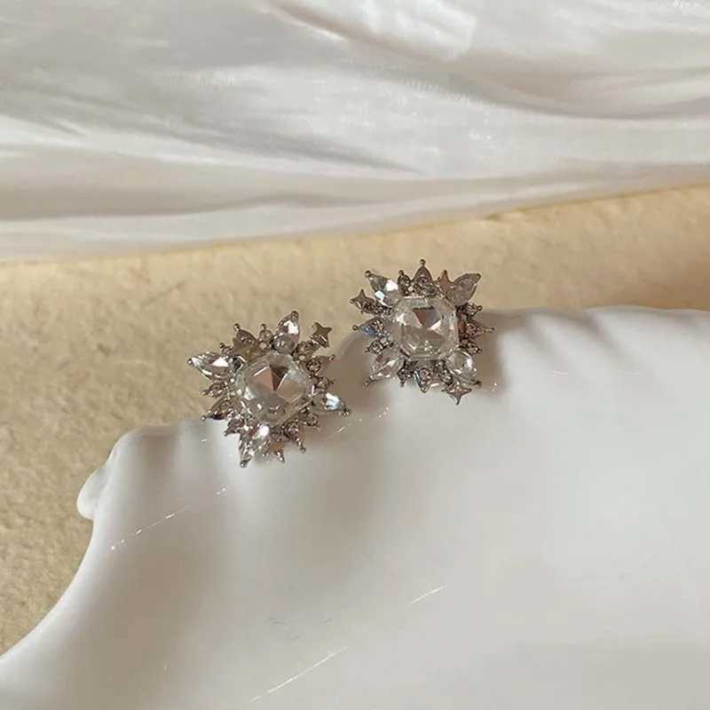 Luxury womens crystal white zircon square clip earrings womens silver earrings cuffs non perforated earrings wedding jewelry W241017