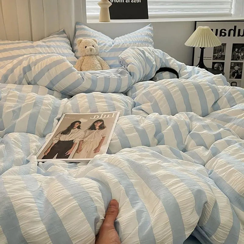 white pleated Seersucker down duvet cover with soft solid color bedding including bed sheets and pillowcases single large size 241016