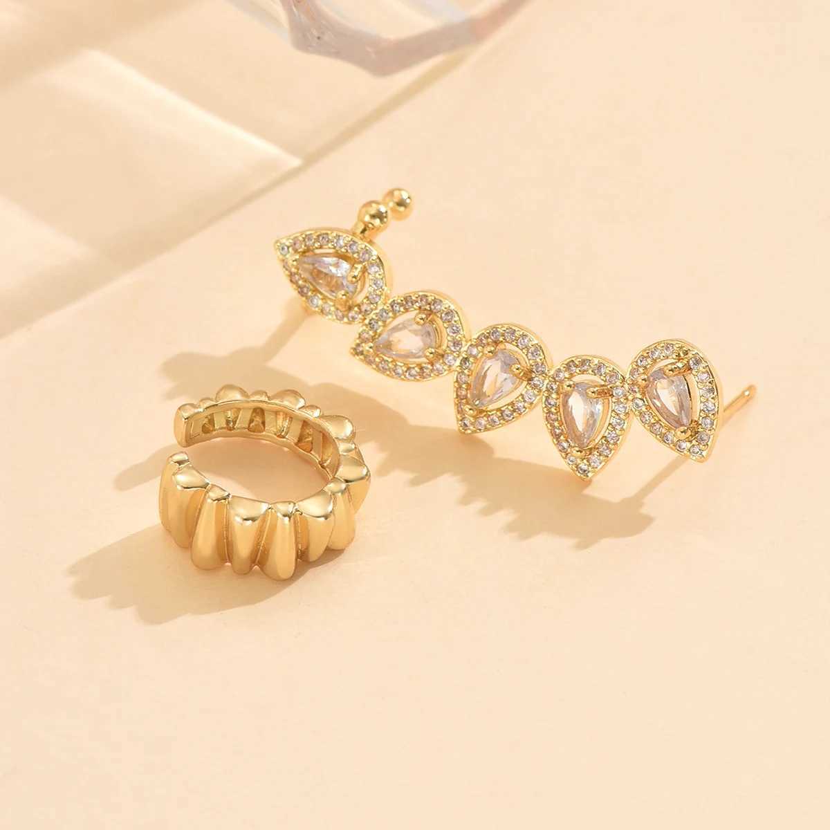 Zhongwei Fashion Charm Zircon Earrings Cufflinks Womens Fake Perforated Bone C-shaped Jewelry Accessories Wholesale W241017