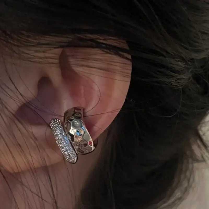 Fashionable rhinestone double-layer earrings with perforated cuffs new trendy punk unique metal geometric ear clips W241017