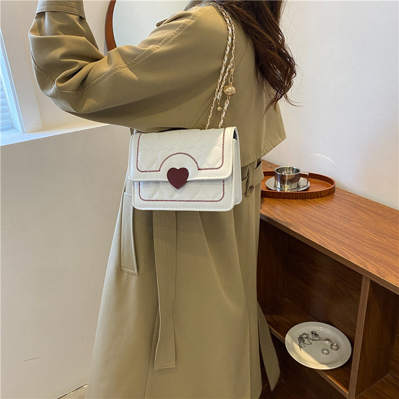 This year's popular for women in autumn, new trendy and simple chain crossbody bags, single shoulder commuting small square bags