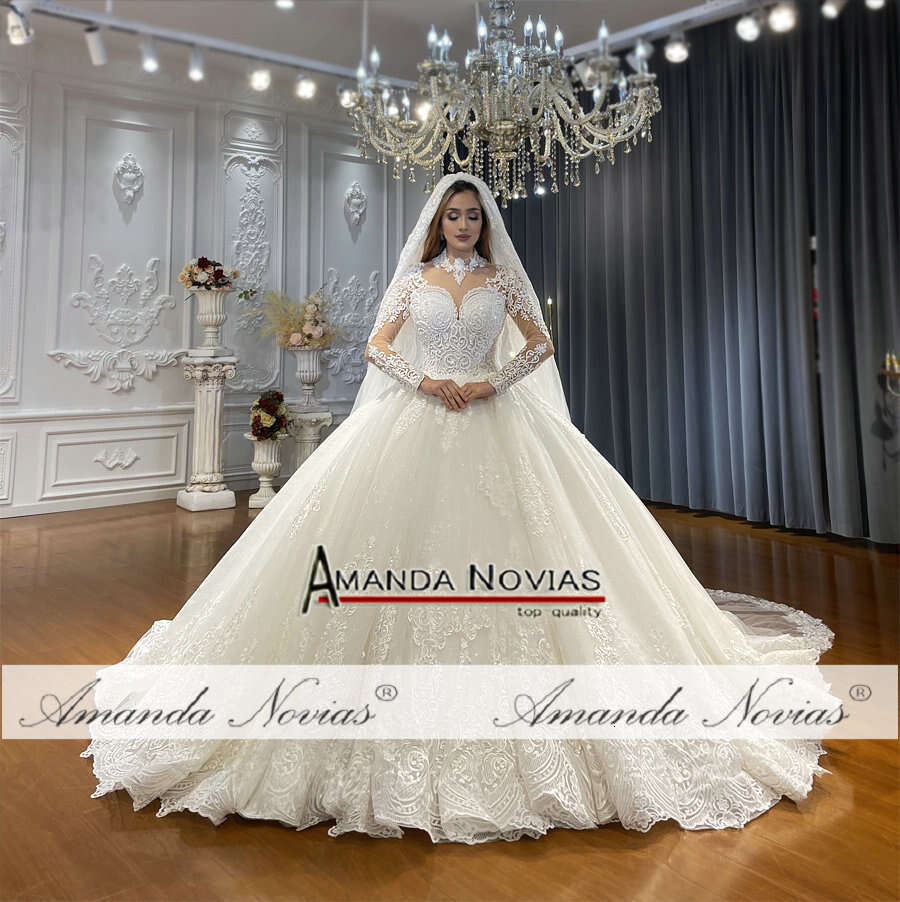 High Necke Elegant Lace Off White Wedding Dress