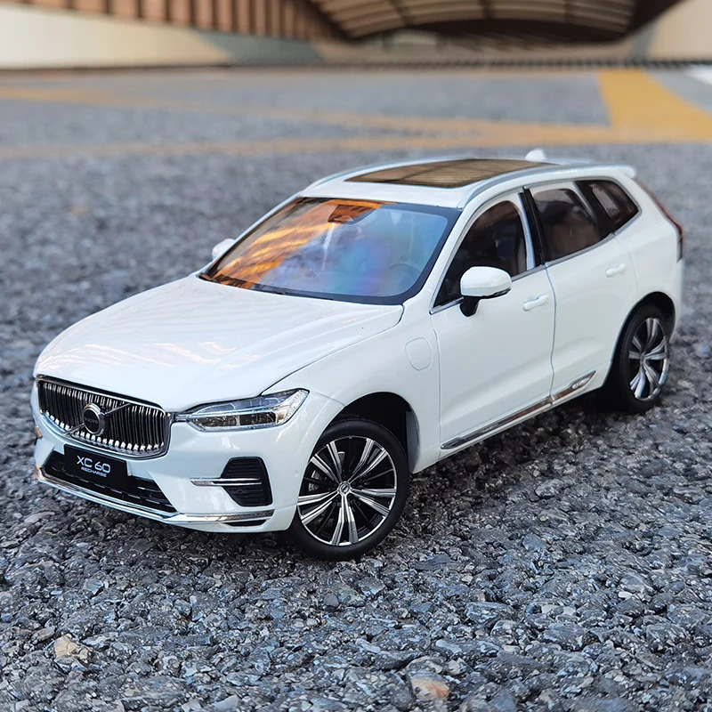 1 32 VOLVOs XC60 XC90 Alloy Car Model Diecast Toy Vehicles Metal Car Model Sound and Light Simulation Collection Kids Toy Gift 241016
