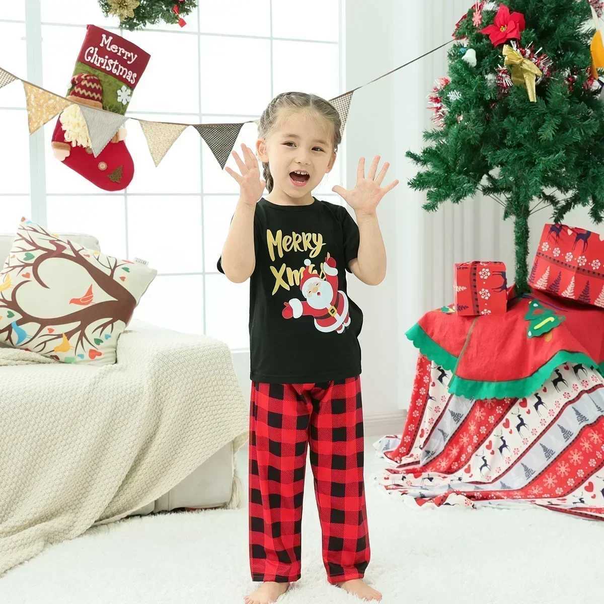 Merry Christmas printed plain weave family matching pajamas short sleeved top+pants 2-piece Christmas set baby and dog jumpsuit W241015