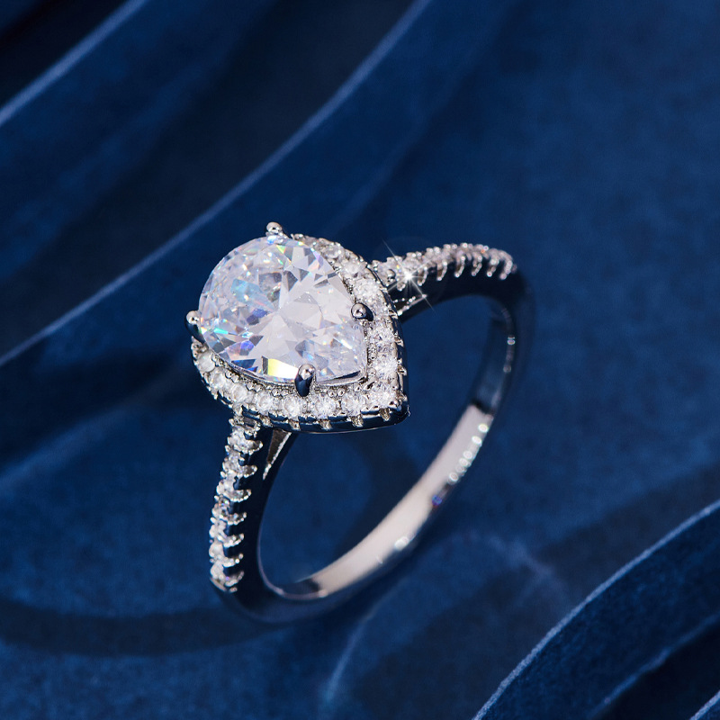 Solitaire Ring Designer Creative Sparkling Drop Shape Zircon Wedding Ring Shining Crystal 18K White Gold Diamond Ring Women's Wedding Jewelry