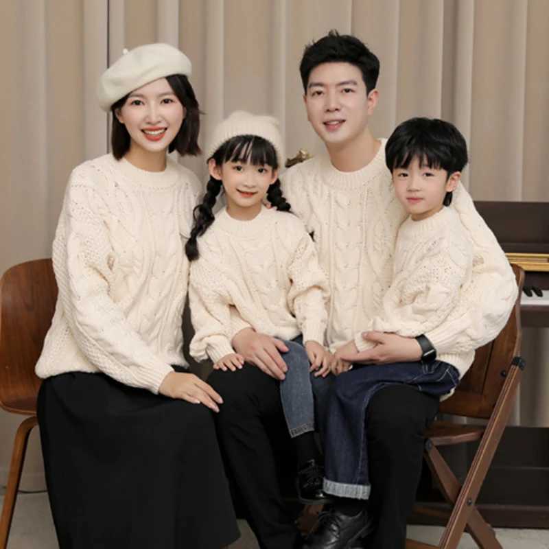Christmas Family Matching Clothing Family Appearance Mother Son Daughter Mom Dad Clothing New Year Family Clothing Sweater W241015