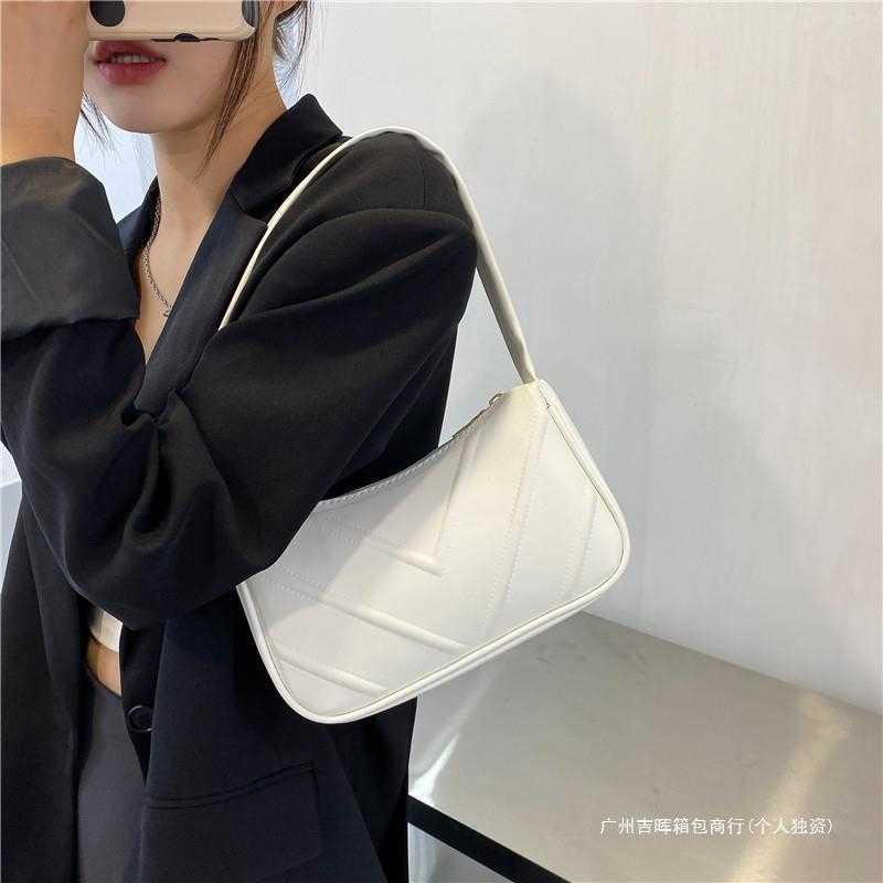 Subtle design temperament womens armpit baguette bag trend 2024 new western-style single shoulder hand-held small bag for women Y241017