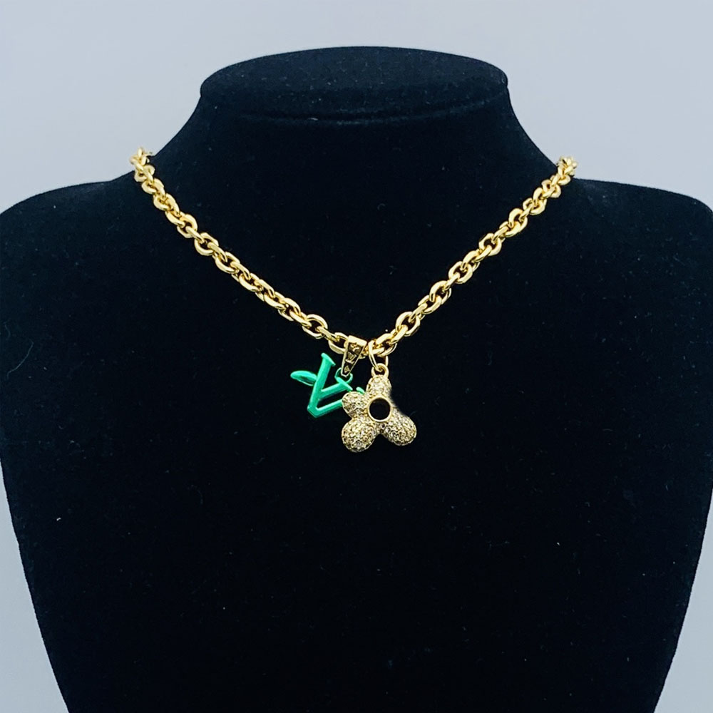 Fresh and Sweet Wind Pendant Necklace 2024 Designer 18K Gold Letter Pendant Necklace Fashion High End Pendant Necklace Holiday Gift