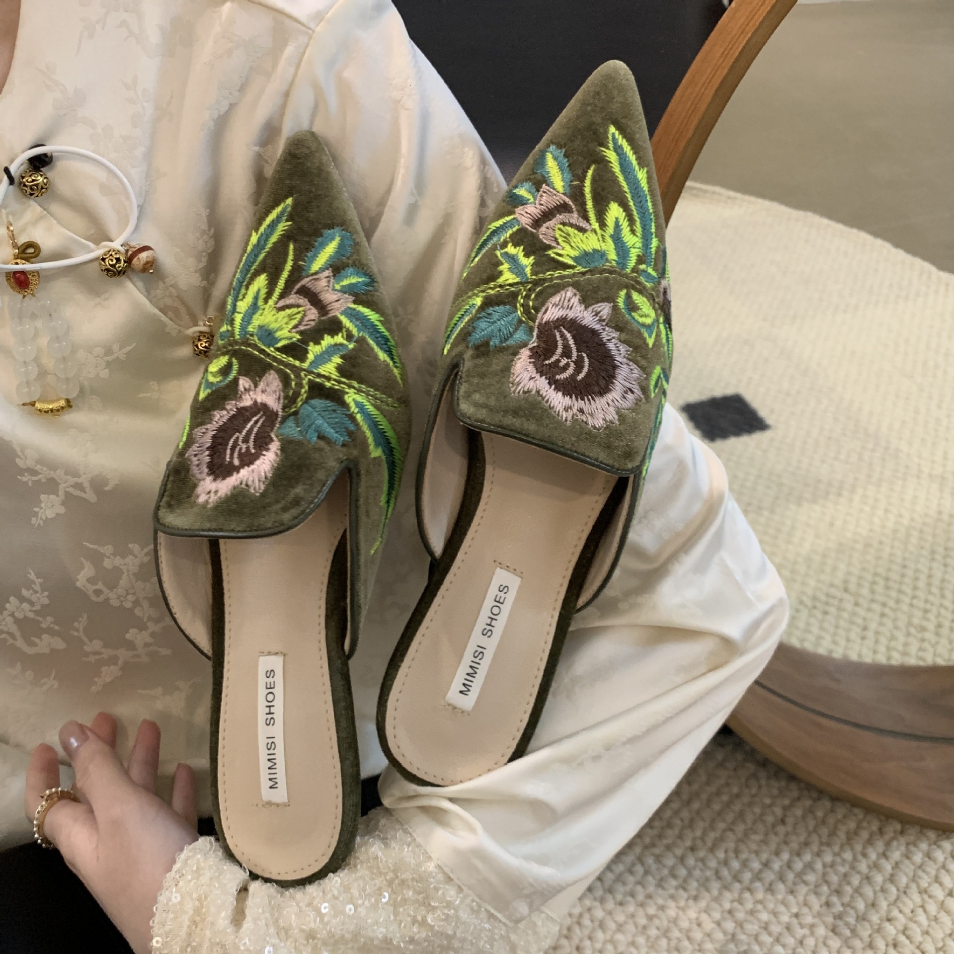 Spring New China Chic Embroidery Flower Baotou Half Slippers Wear Fashionable Outwardly Pointed Head Flat Bottom Muller Women ddmythur ddmythur