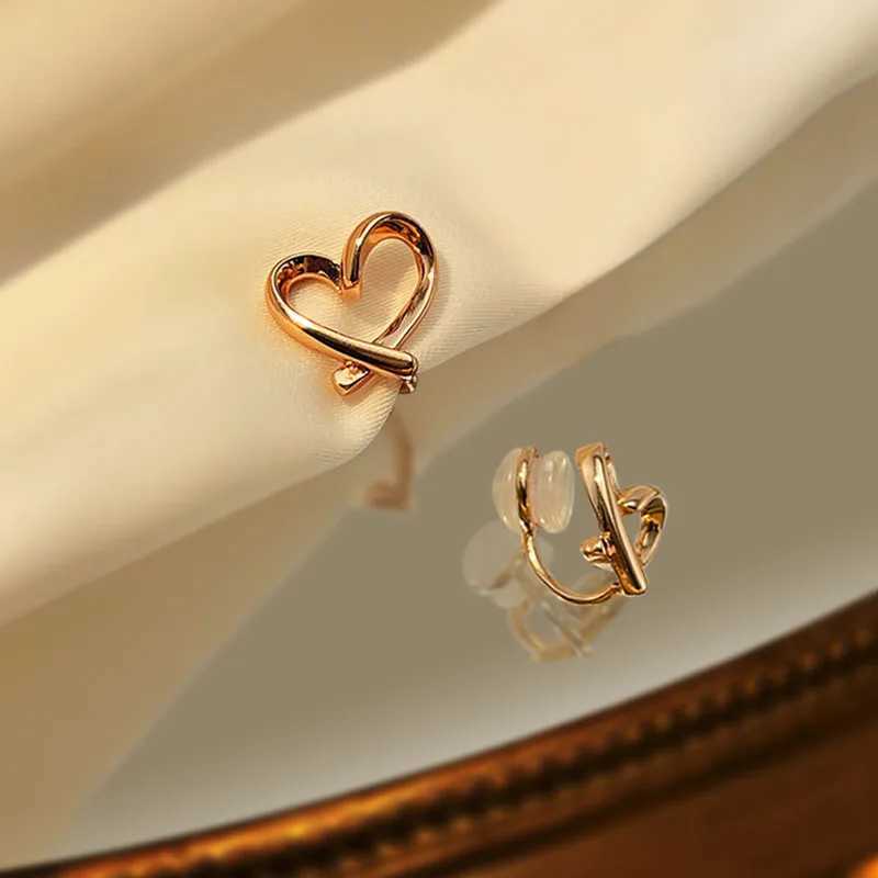 Fashionable simple irregular heart-shaped ear clips for women non perforated silicone ear studs Korean ear studs party jewelry gifts W241017