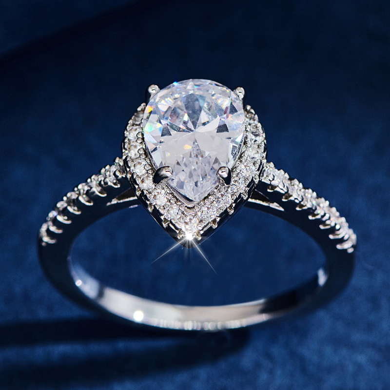 Solitaire Ring Designer Creative Sparkling Drop Shape Zircon Wedding Ring Shining Crystal 18K White Gold Diamond Ring Women's Wedding Jewelry