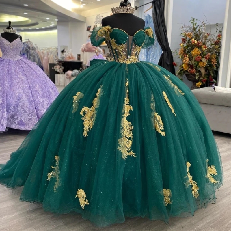 Emerald Green Sweetheart Off the Shoulder Quinceanera Dresses Gold Appliques Lace Beads Crystal Tull Sweet 16 Party Gowns Vestido De 15 Anos