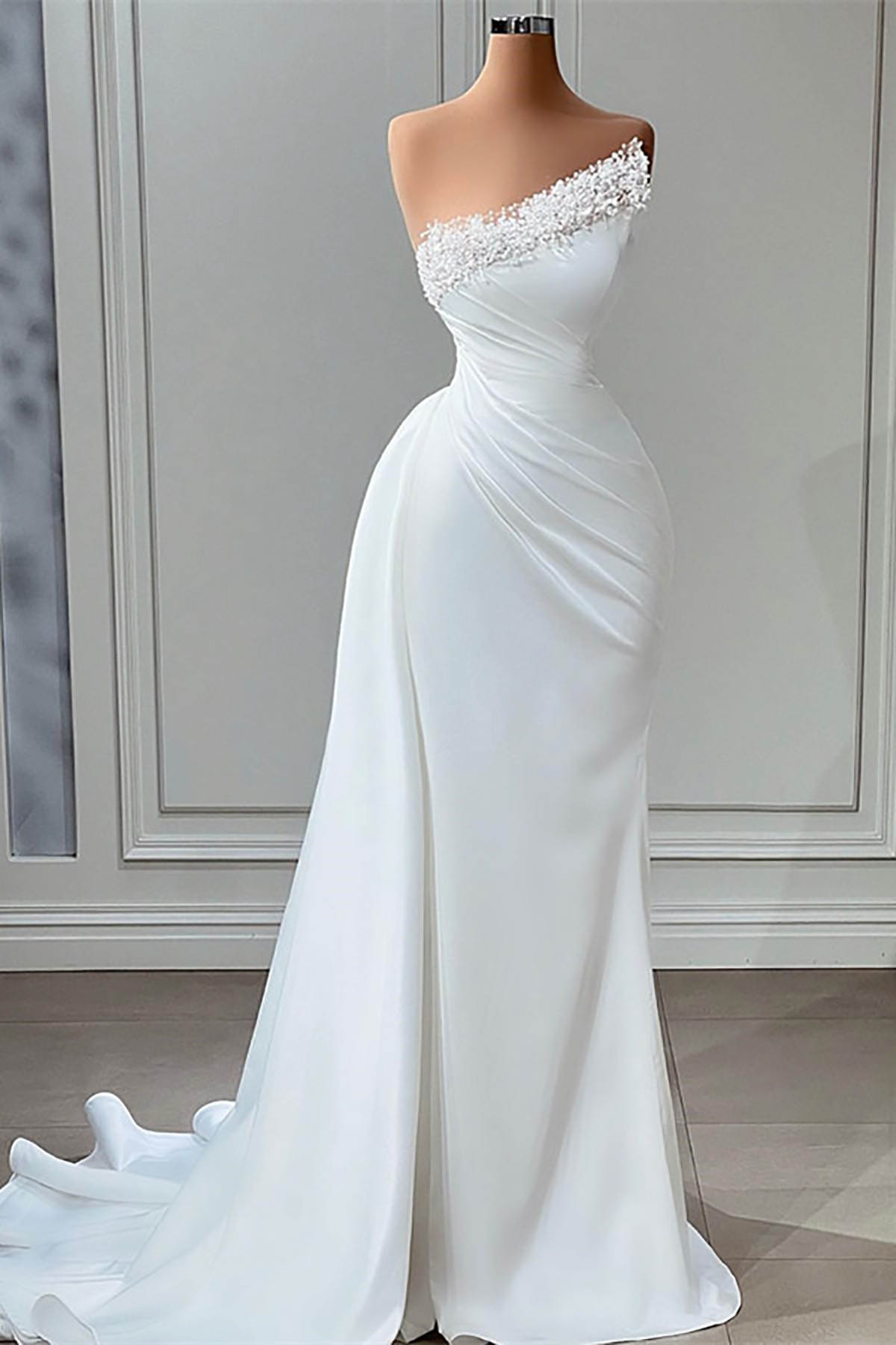 Modern Mermaid Wedding Dress Beaded Pearl Strapless Sleeveless Bride Gowns Tiered Sweep Train Bridal Dresses Custom Made