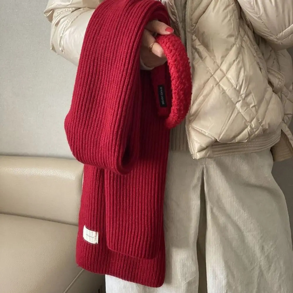 Home>Products> Year>Wool Scarf>Winter Knitted Scarf 241017