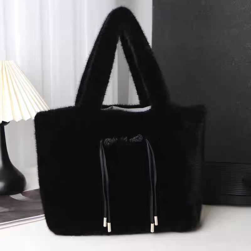 Underarm Plush Bag Women Korean Fashion Trend Large Capacity Tote Bag Cute Girl Single Shoulder Bag 241015