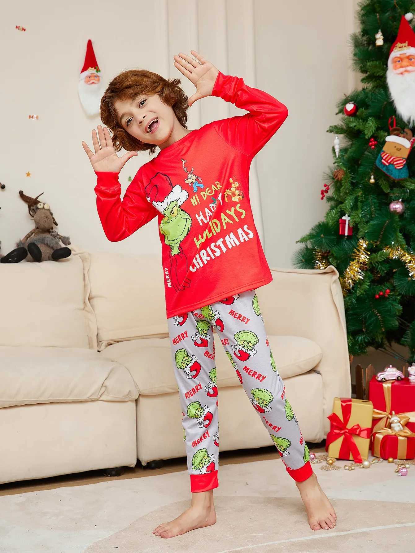 2015 Christmas Family Matching Pajamas Green Happy Holiday Letter Printing Adult Children Baby Family Matching Set Christmas Family Pjs W241015